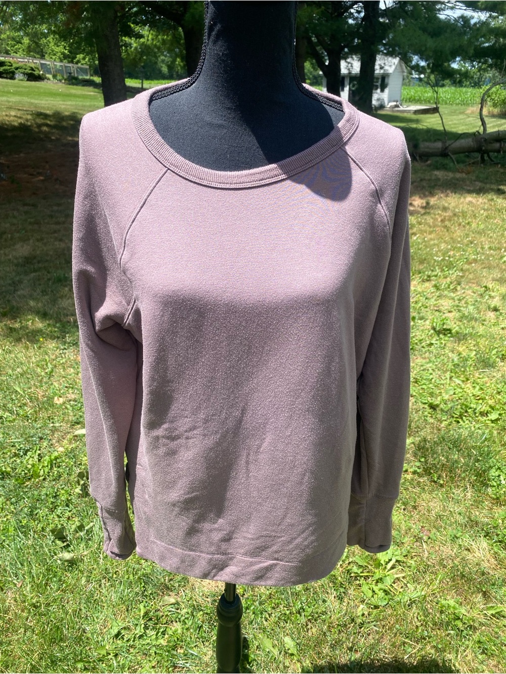 Athleta Dusty Mauve Pullover Sweatshirt Relaxed fit Thumb Holes Relaxed Fit